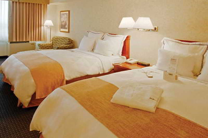 Holiday Inn Hotel & Suites London By Ihg מראה חיצוני תמונה