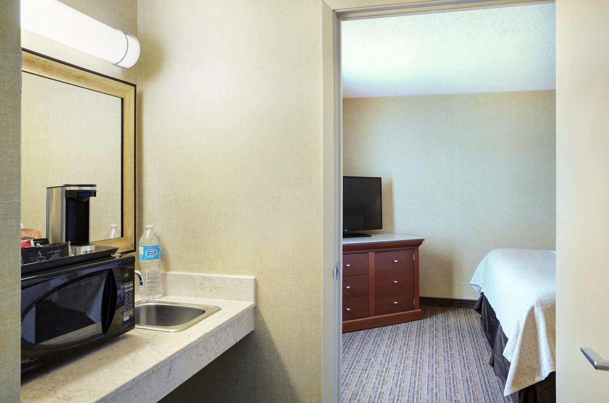 Holiday Inn Hotel & Suites London By Ihg מראה חיצוני תמונה